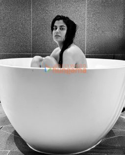 Sunny Porn Photo Hd Bathroom - Hot Celebrity Photos | HD Celebrity Photos - Bollywood Hungama