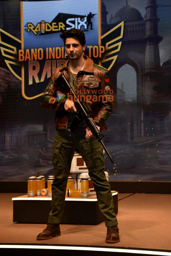 sidharth malhotra snapped at the new game launch of raider six 3