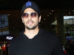 Sidharth Malhotra sports an all black as he gets clicked at the airport