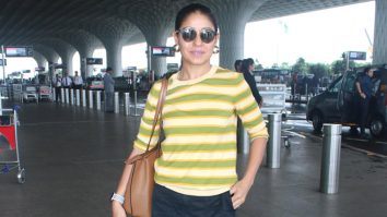 Sunidhi Chauhan poses for paps as she gets clicked at the airport
