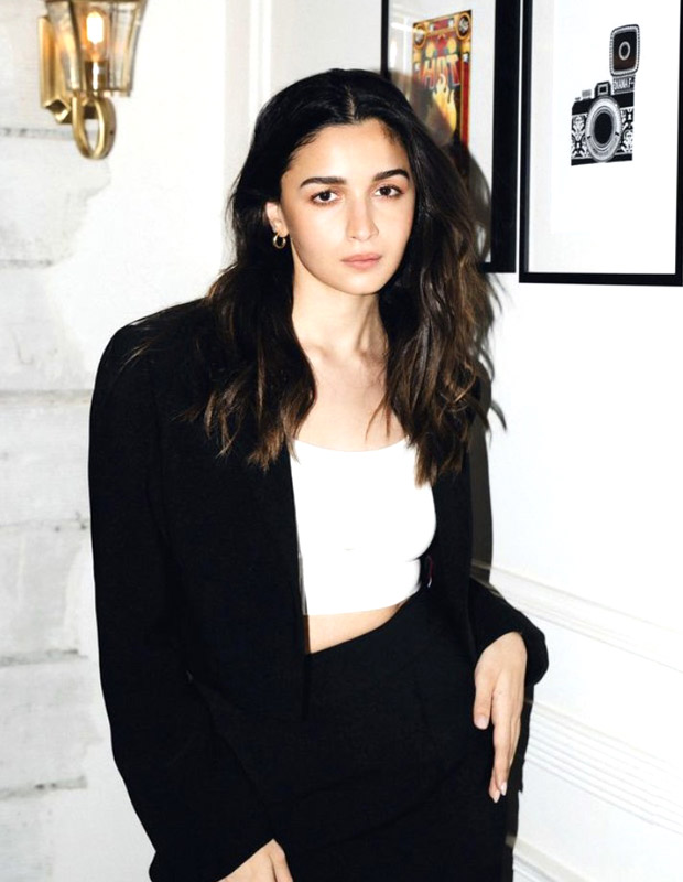 Alia Bhatt in a black cropped pantsuit by Shantanu & Nikhil shows us ...