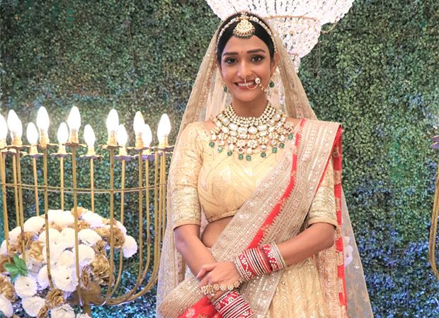 Bhagya Lakshmi: Did you know Aishwarya Khare wore a 20-kg lehenga for the wedding sequence?