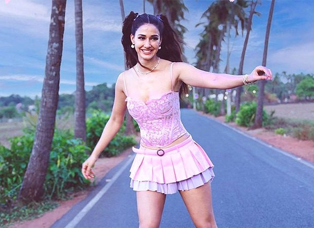 Disha Patani gives "main character" vibe in the new poster of her directorial debut music video 'Kyun Karu Fikar'