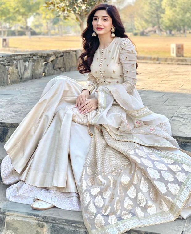 From Mahira Khan to Hania Aamir, 5 Pakistani Actresses serving up wedding style inspiration for the Indian Wedding Season.