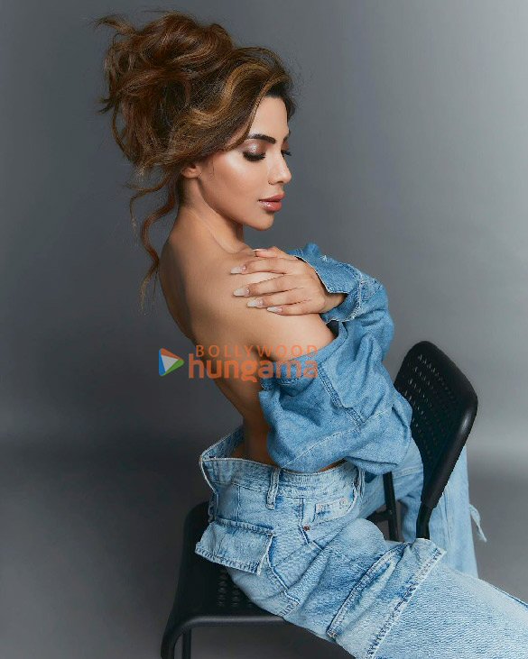 nikki tamboli 2 62