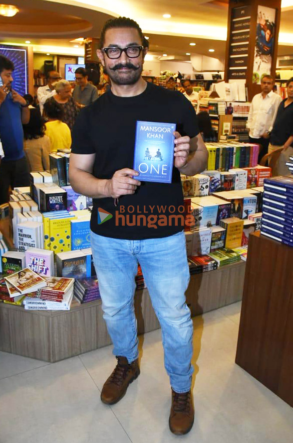 photos aamir khan launches mansoor khans book one the story of the ultimate myth 2