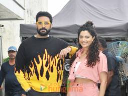 Photos: Abhishek Bachchan and Saiyami Kher snapped promoting Ghoomer on the sets of India’s Best Dancer 3 Photos: Abhishek Bachchan and Saiyami Kher snapped promoting Ghoomer on the sets of India’s Best Dancer 3
