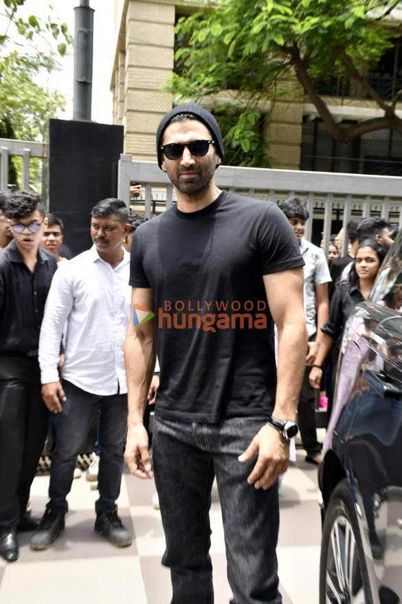 Photos: Aditya Roy Kapur launches Mithibai College Fest in Mumbai