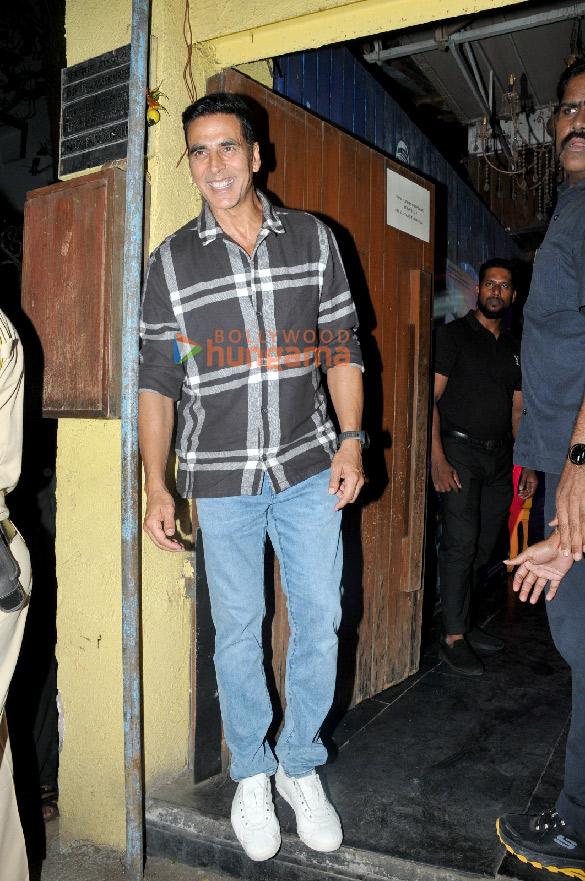 photos akshay kumar and others snapped at a dinner party at chin chin chu organized by him for the exhibitors 4
