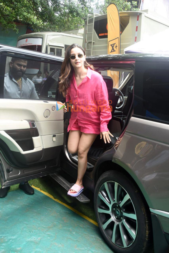 photos alia bhatt snapped in mumbai 1