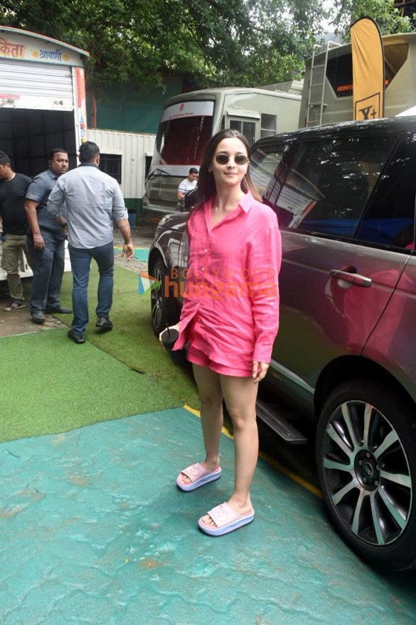 photos alia bhatt snapped in mumbai 4