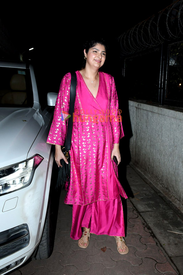 photos anshula kapoor snapped in juhu 2