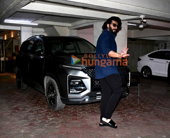 photos arjun kapoor snapped in juhu 2 7