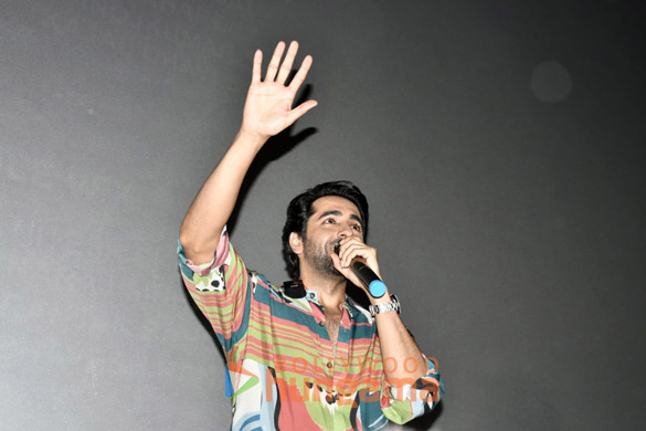 photos ayushmann khurrana ananya panday snapped at dream girl 2 screening with fans 5