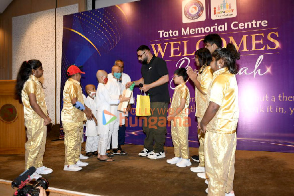 photos badshah snapped at tata memorial hospital for a special performance 5