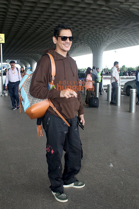photos bhumi pednekar sherlyn chopra janhvi kapoor and others snapped at the airport 5
