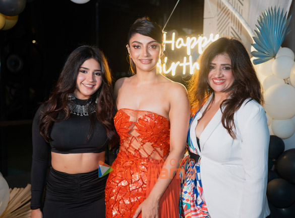 photos celebs attend akanksha puris birthday bash 11