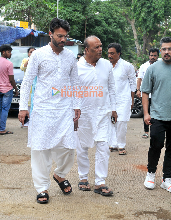 photos celebs attend ankita lokhandes father funeral 6