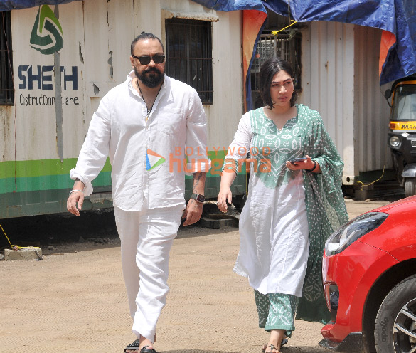 photos celebs attend ankita lokhandes father funeral 7