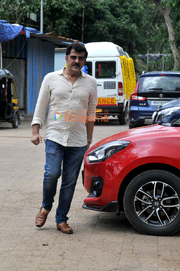 photos celebs attend ankita lokhandes father funeral 8