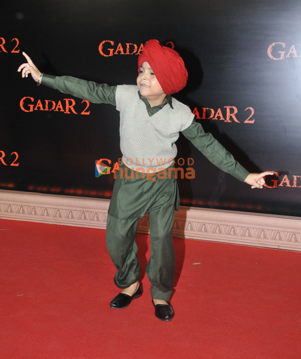 photos celebs grace the premiere of gadar 2 007 5