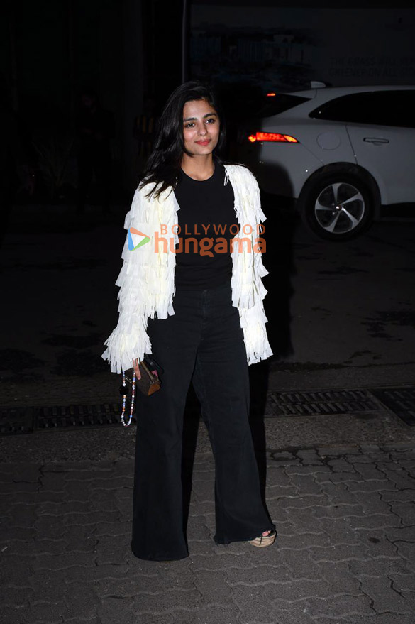 photos celebs snapped at bastian in worli 4 5