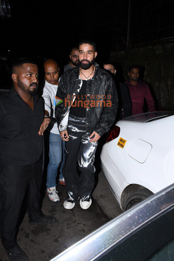 photos celebs snapped at bastian in worli2 4