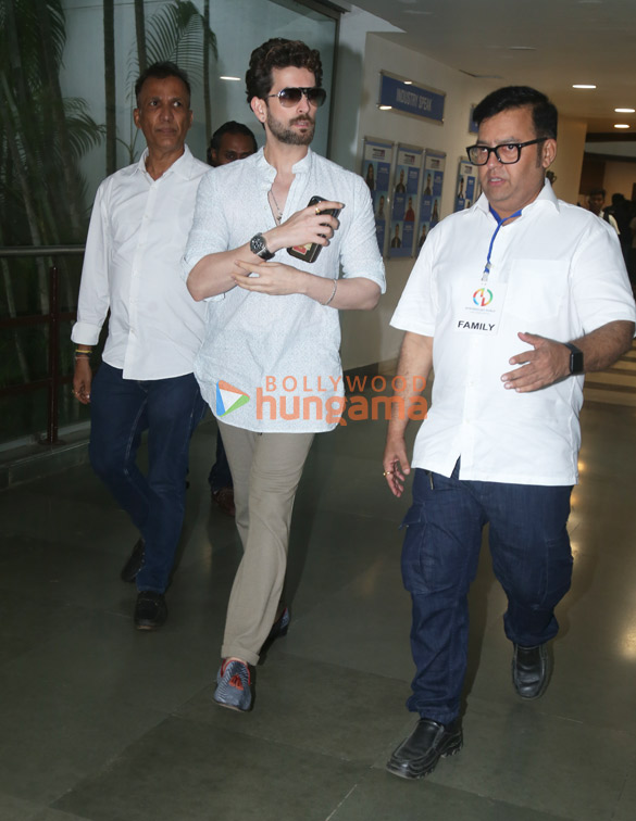photos celebs snapped at nitin chandrakant desais prayer meet 5