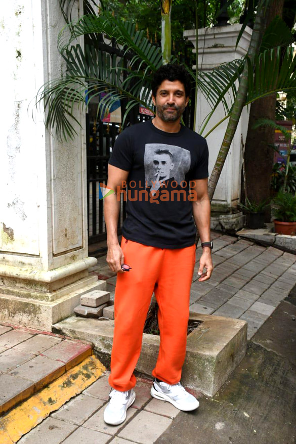 Photos: Farhan Akhtar spotted at a dental clinic