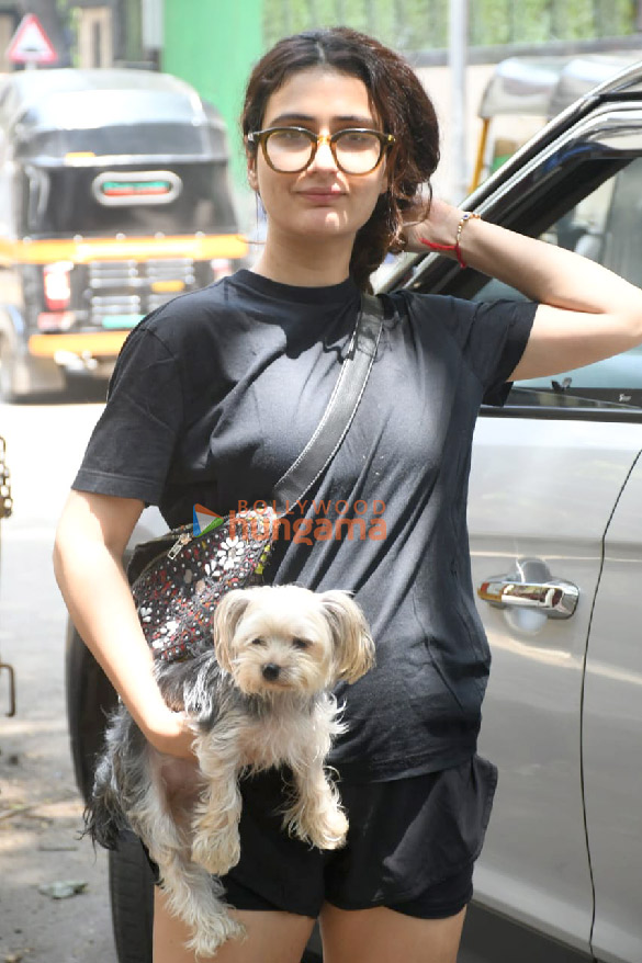 photos fatima sana shaikh snapped in bandra 2