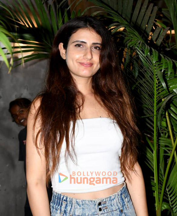 photos fatima sana shaikh snapped in juhu 3 7