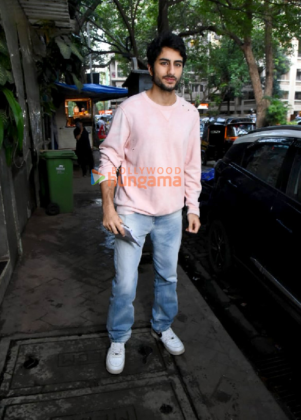 photos ibrahim ali khan snapped in bandra 2