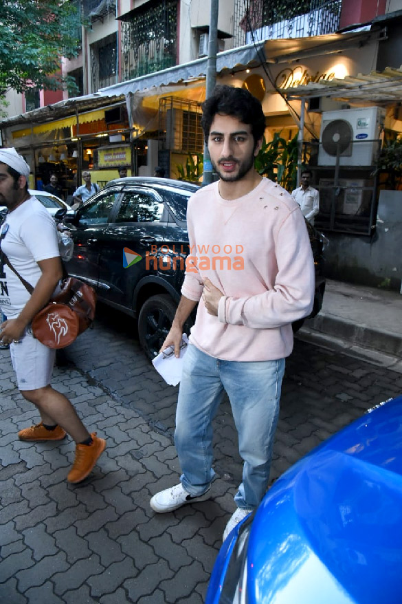 photos ibrahim ali khan snapped in bandra 4