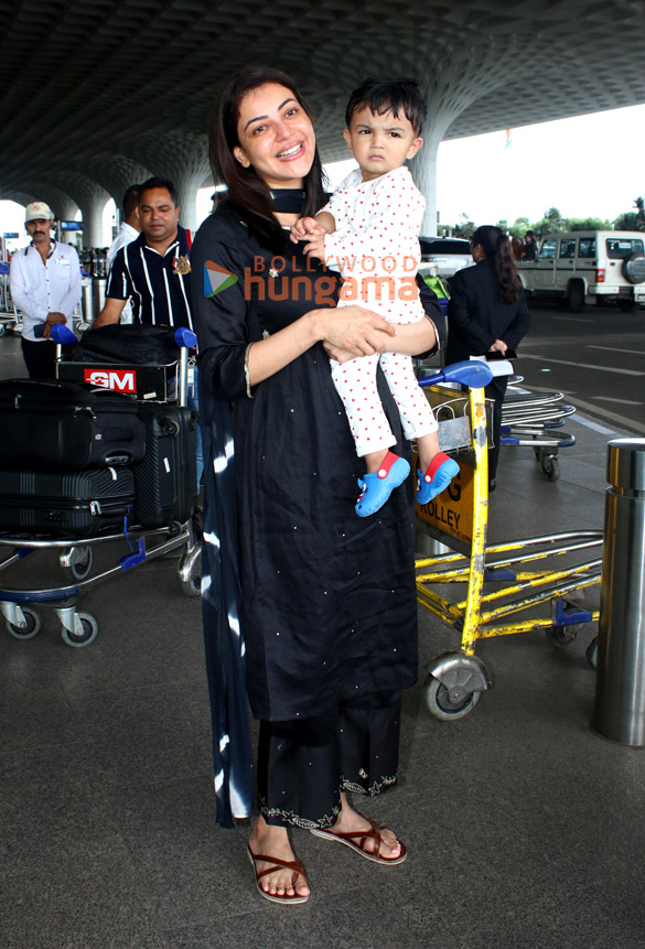 photos kajal aggarwal and maniesh paul snapped at the airport 1