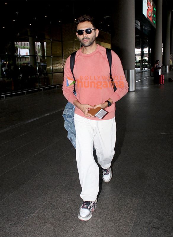 photos kangana ranaut tara sutaria mouni roy and others snapped at the airport 1 3