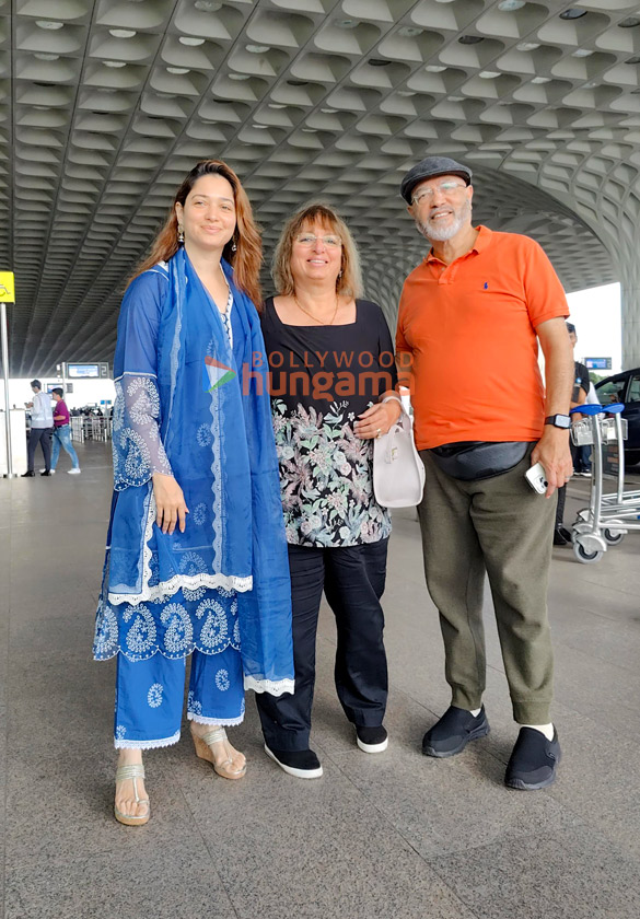 photos kareena kapoor khan fatima sana shaikh and tamannaah bhatia snapped at the airport 6
