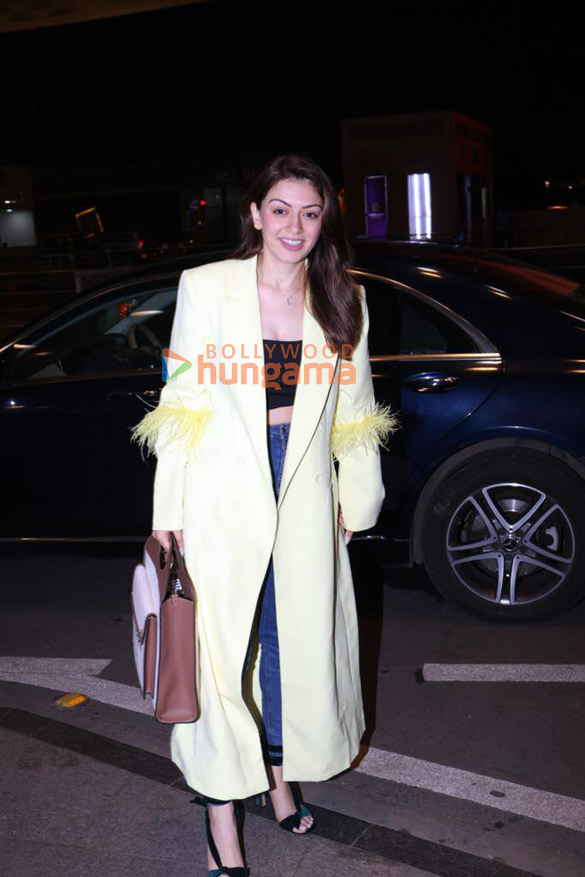 photos kriti sanon nupur sanon kalki koechlin and hansika motwani snapped at the airport 3