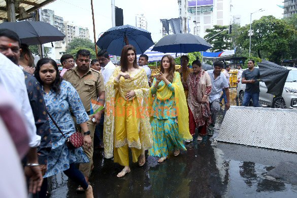 photos kriti sanon snapped at siddhivinak temple with her family 7