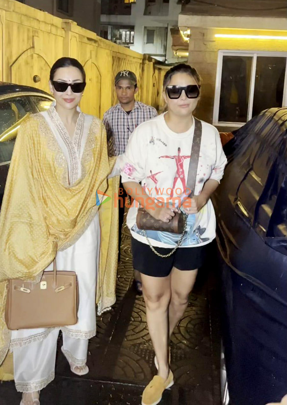 Photos: Malaika Arora and Amrita Arora snapped in Bandra Photos: Malaika Arora and Amrita Arora snapped in Bandra