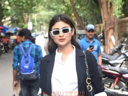 Photos: Mouni Roy snapped in Juhu