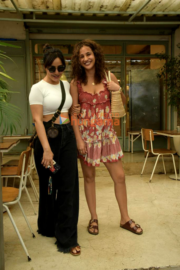 photos neha sharma and aisha sharma snapped in bandra 3 4