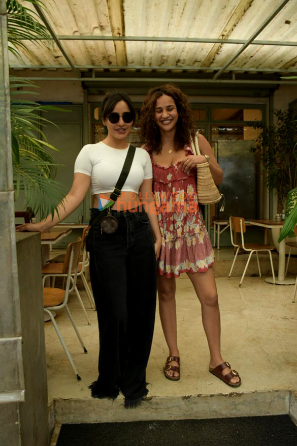photos neha sharma and aisha sharma snapped in bandra 5