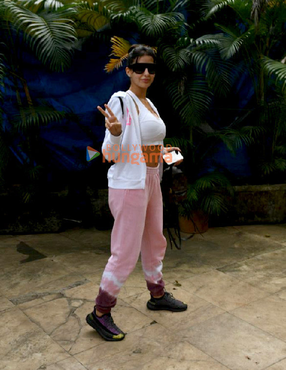 photos nora fatehi snapped at a dance class in santacruz 1