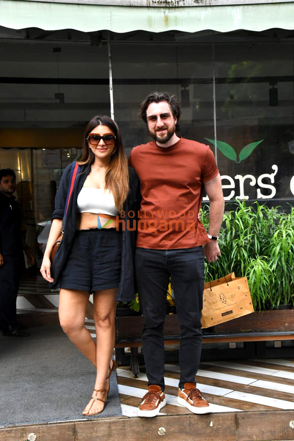 photos nushrratt bharuccha and shama sikander snapped at farmers cafe in bandra 5