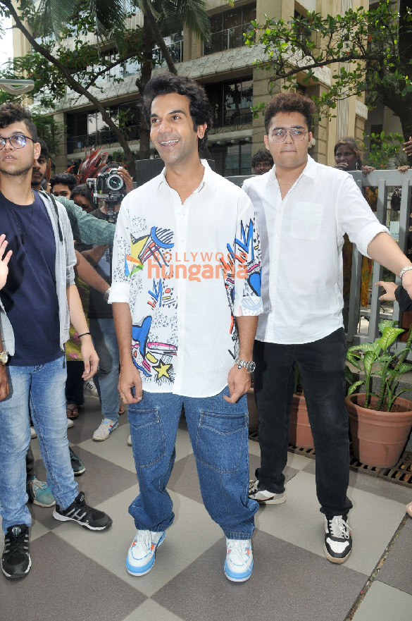 Photos: Rajkummar Rao promotes his web series Guns and Gulaabs at Mithibai College Photos: Rajkummar Rao promotes his web series Guns and Gulaabs at Mithibai College