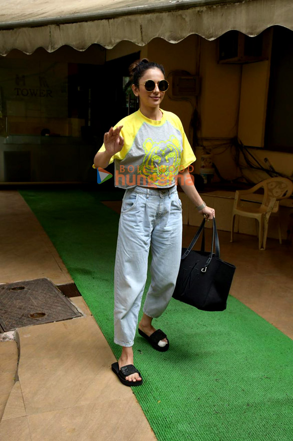 photos rakul preet singh snapped in bandra 3 12
