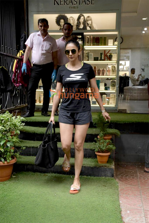 photos rakul preet singh snapped outside a salon in bandra 4 3
