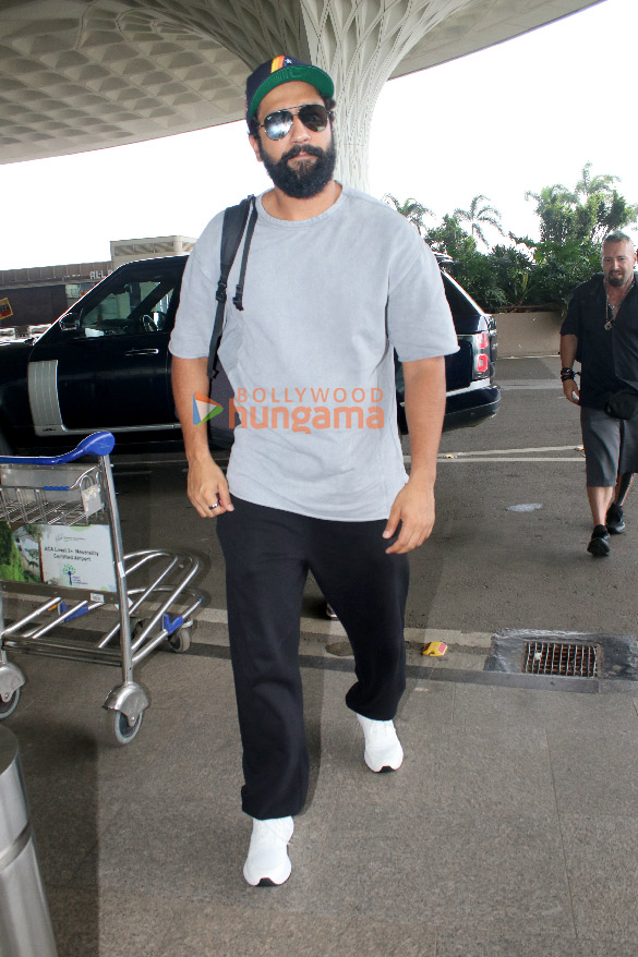 photos ranbir kapoor alia bhatt vicky kaushal and others snapped at the airport 5