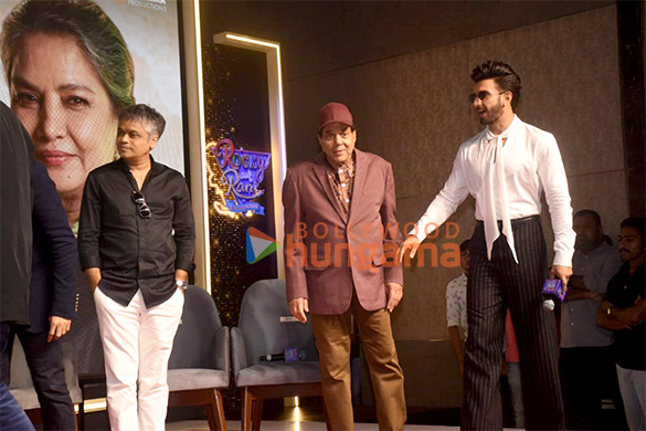 photos ranveer singh alia bhatt karan johar and dharmendra snapped promoting their film rocky aur rani kii prem kahaani 2 2