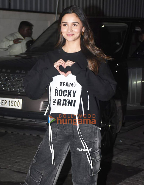 photos ranveer singh alia bhatt and karan johar snapped promoting their film rocky aur rani kii prem kahaani at pvr juhu 8